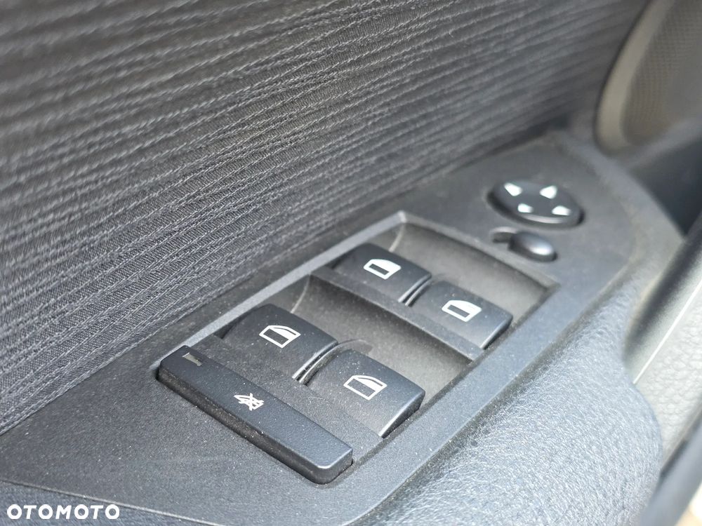 BMW X1 sDrive18i - 13