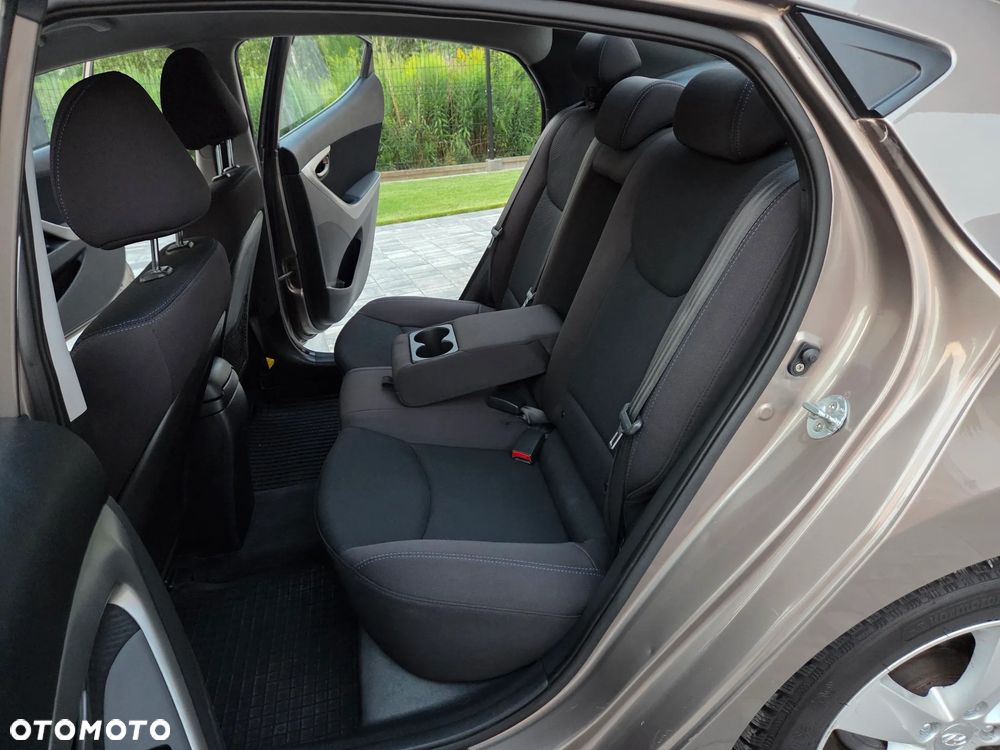 Hyundai Elantra 1.6 Comfort - 28