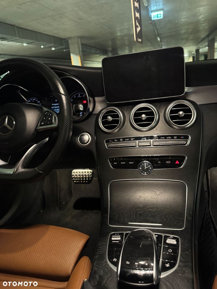 Mercedes-Benz Klasa C 200 4Matic 9G-TRONIC AMG Line - 24