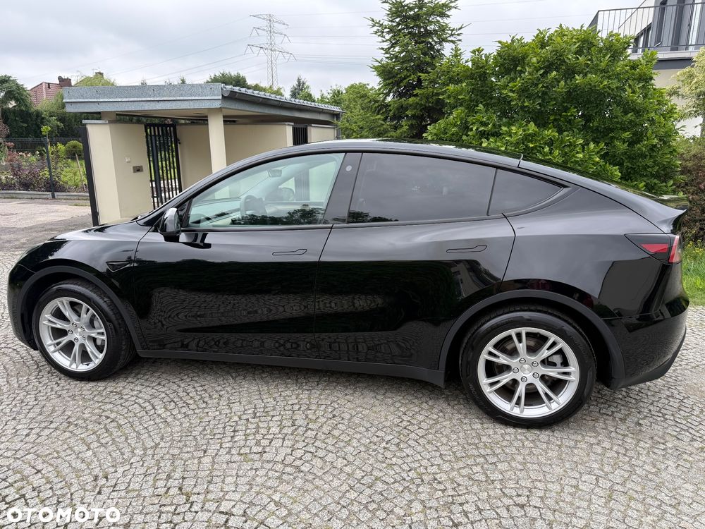 Tesla Model Y - 2