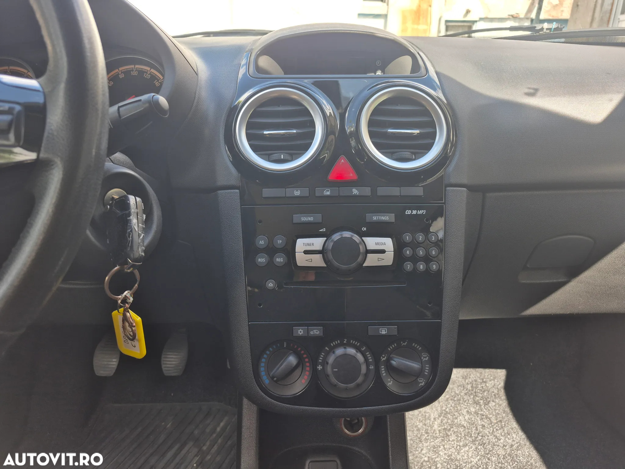 Opel Corsa 1.2 Essentia - 15