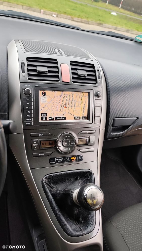 Toyota Auris 2.2 D-4D D-CAT - 8