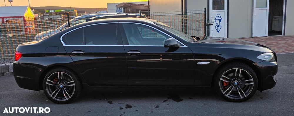 BMW Seria 5 520d - 24