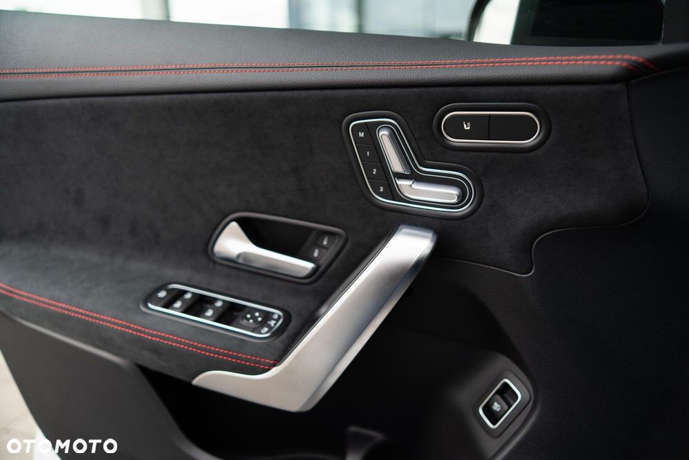 Mercedes-Benz CLA - 9