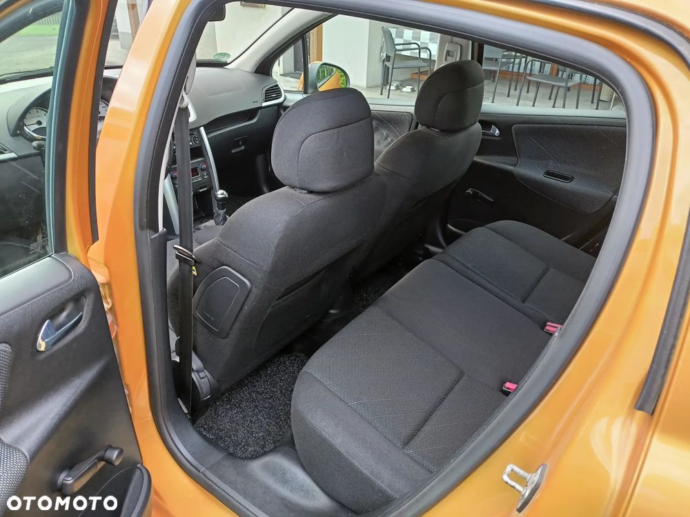 Peugeot 207 - 16