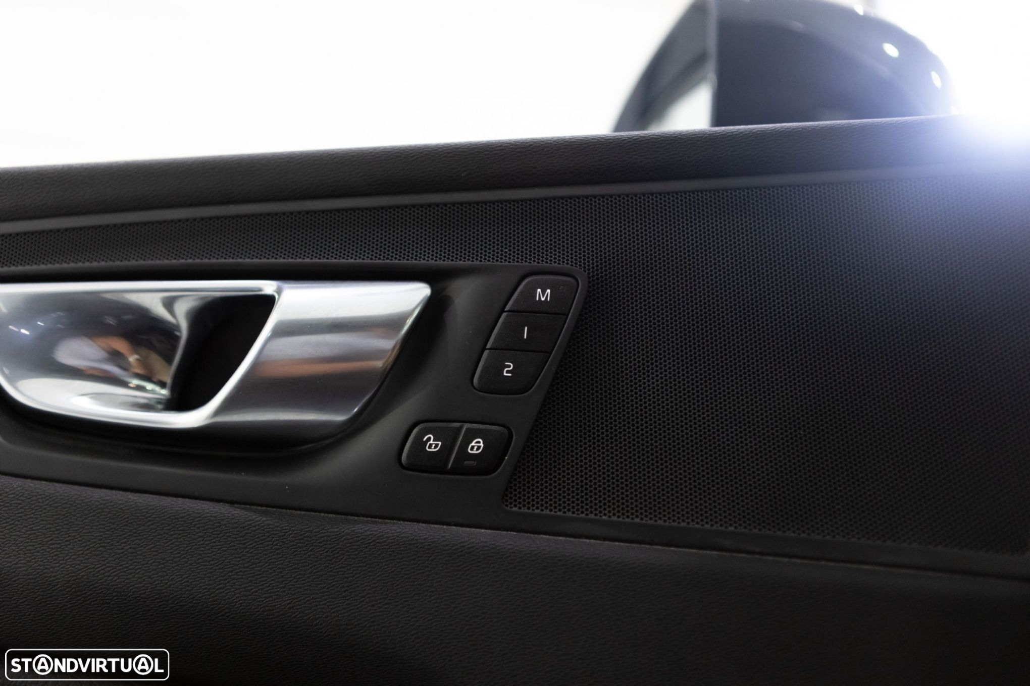 Volvo XC 60 B4 D AWD Geartronic Momentum - 23