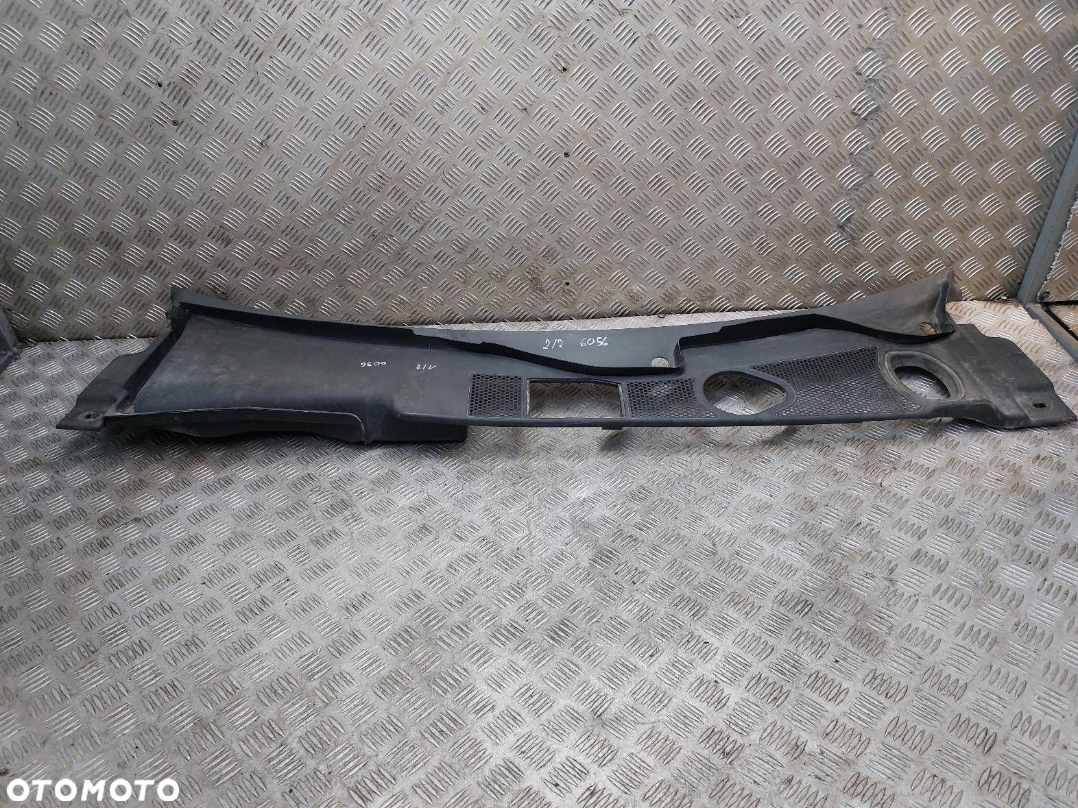 PODSZYBIE AUDI A4 B8 EUROPA 8K1819447 8K1819403 - 2
