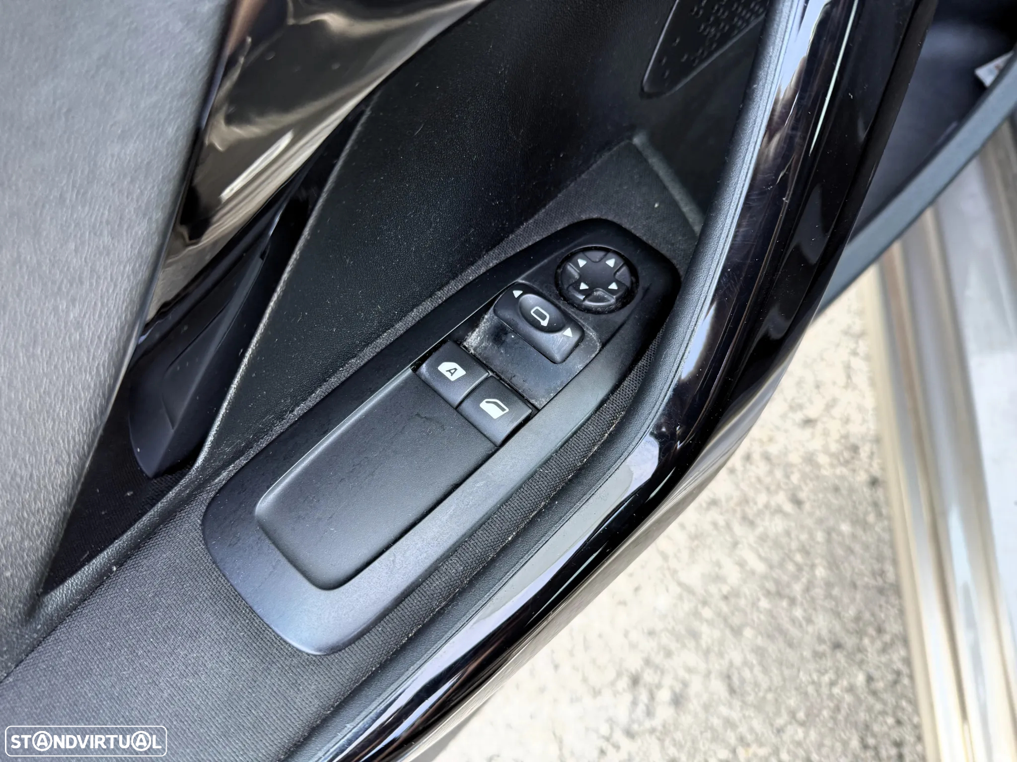Peugeot 208 1.2 VTi Allure - 35