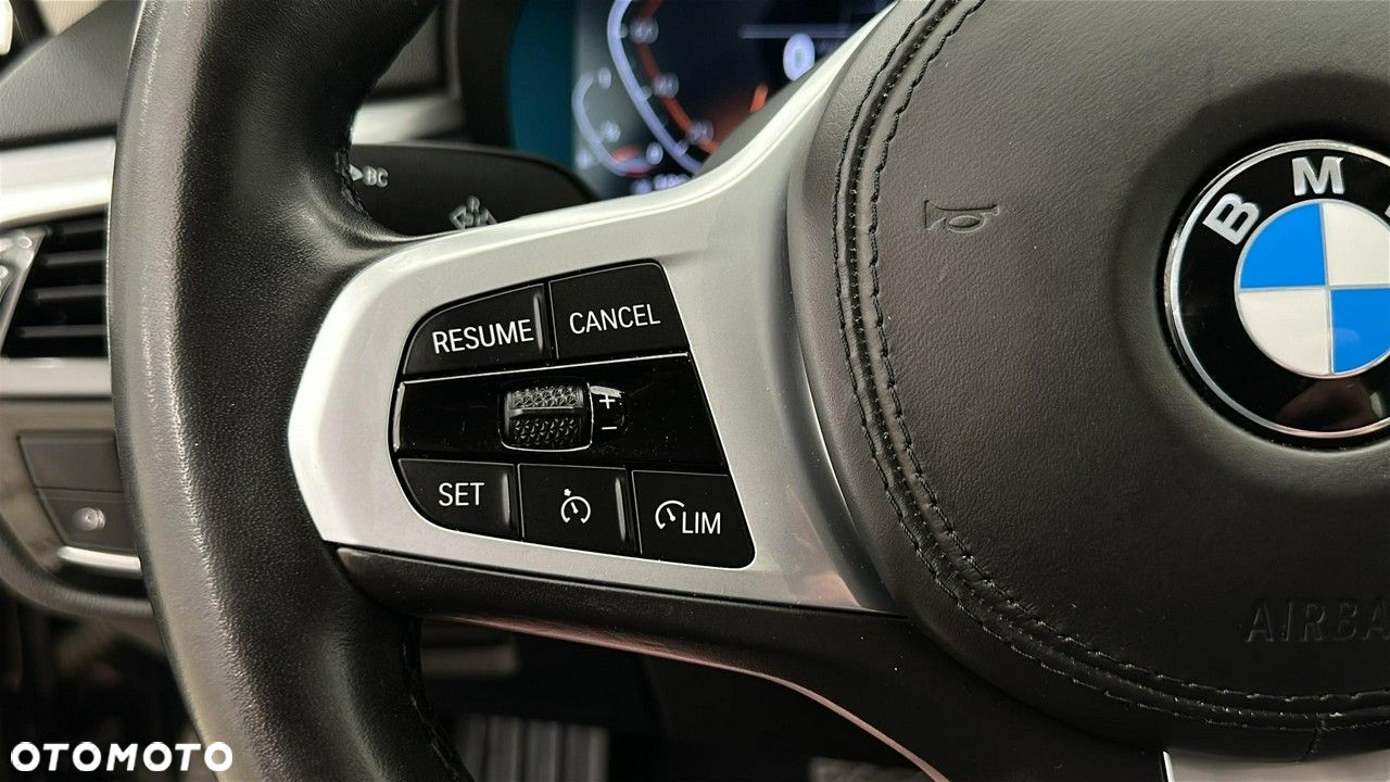 BMW Seria 5 520i - 24