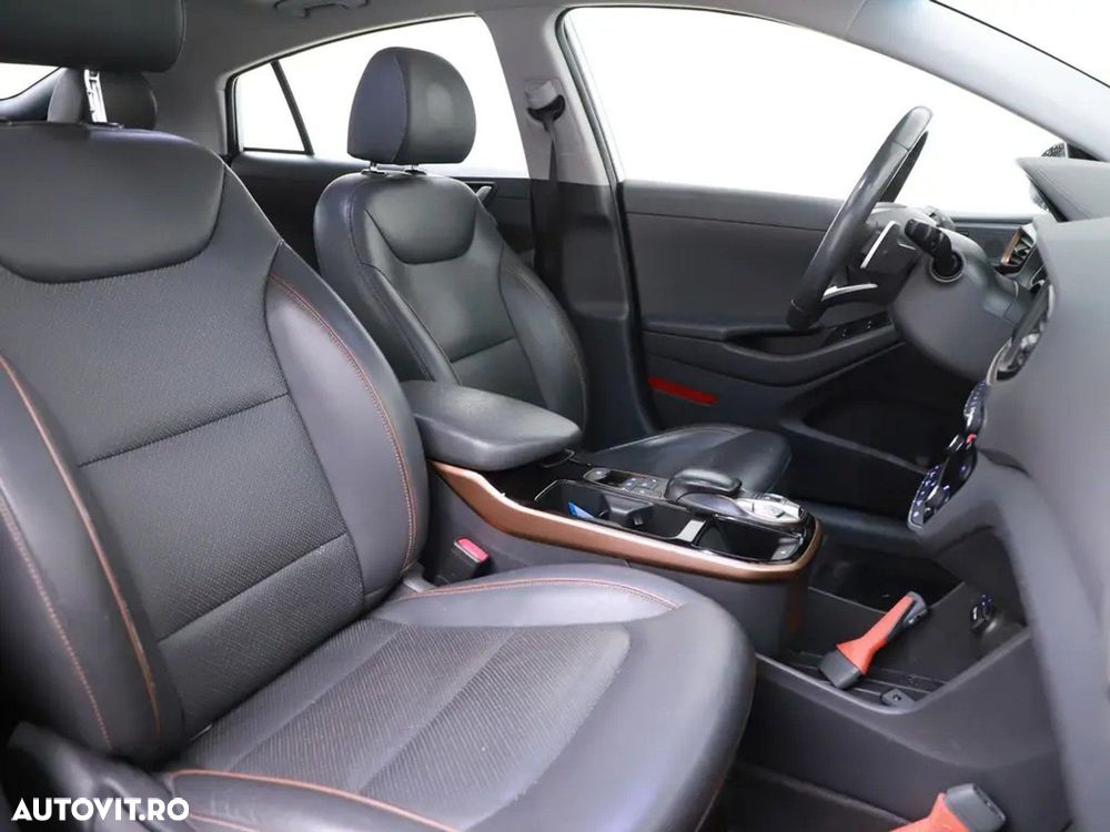 Hyundai IONIQ - 7