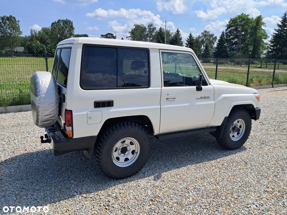 Toyota Land Cruiser LJ70 - 3