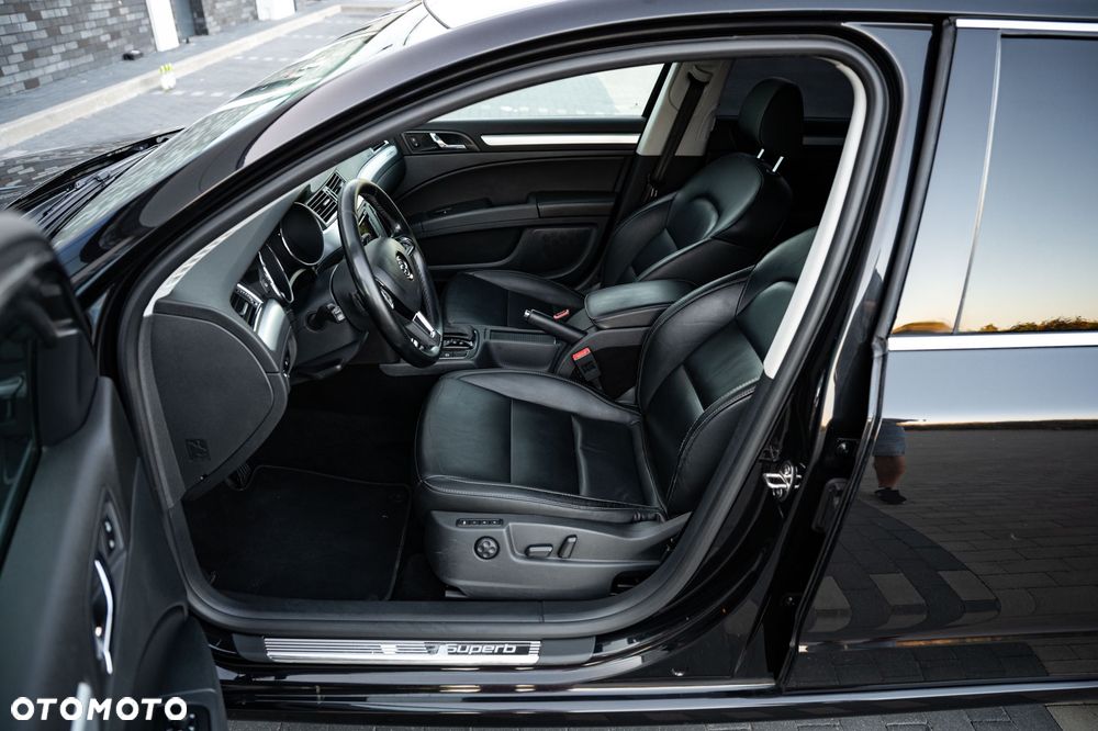 Skoda Superb 2.0 TDI L&K DSG - 19