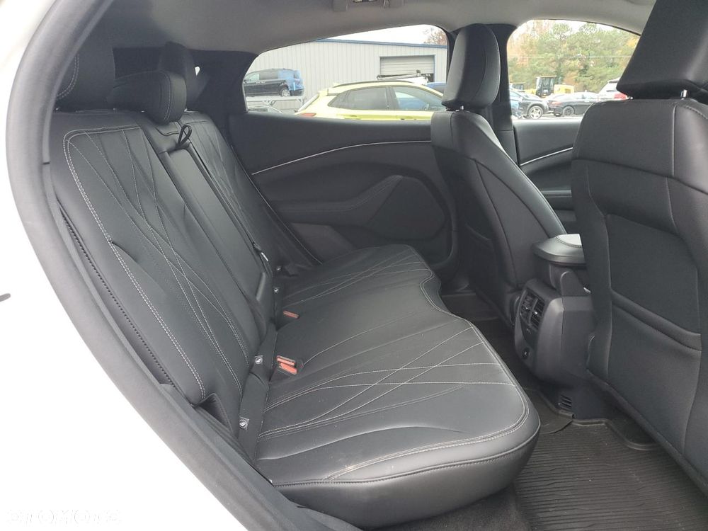 Ford Mustang Mach-E - 11