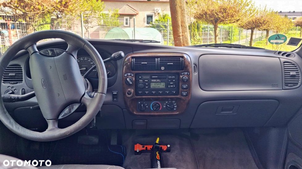 Ford Explorer - 15