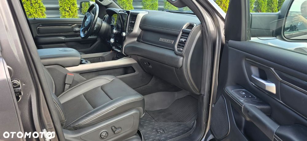 RAM 1500 Quad Cab Sport - 24