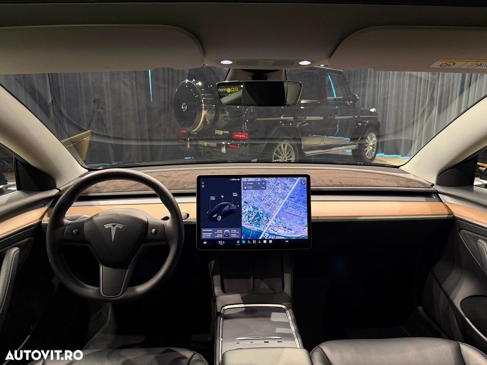 Tesla Model 3 - 25
