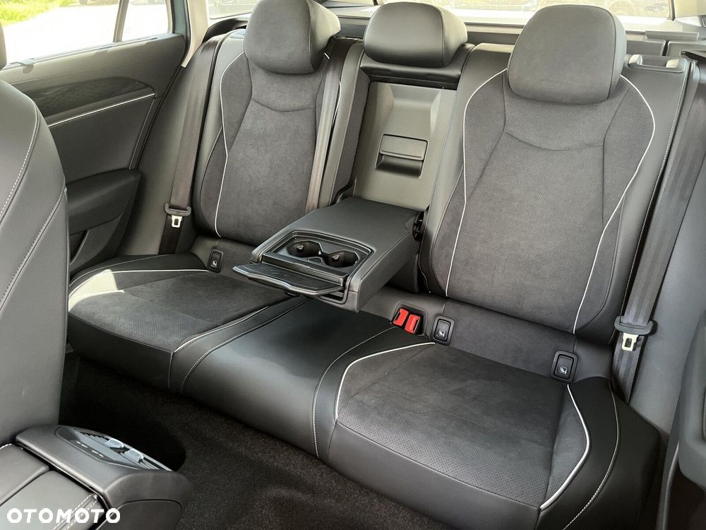 Volkswagen Passat - 31