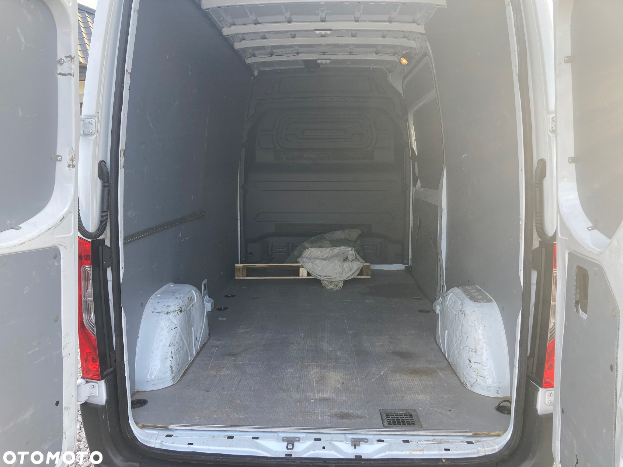 Mercedes-Benz Sprinter - 14