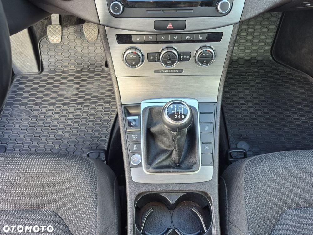 Volkswagen Passat 2.0 TDI Comfortline - 26