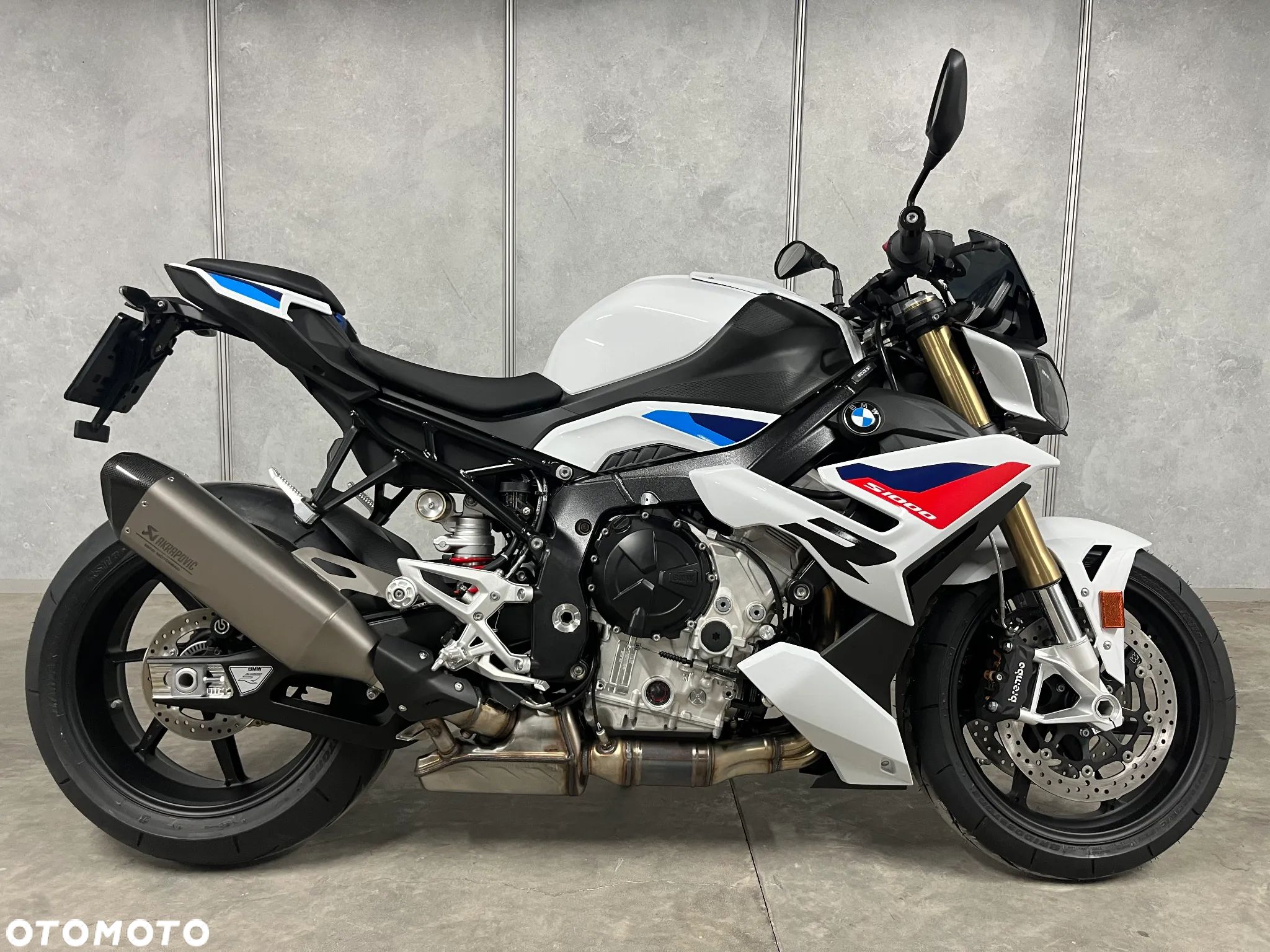 BMW S - 1