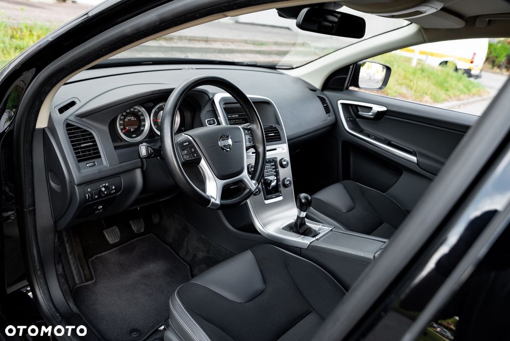 Volvo XC 60 D5 AWD Momentum - 17