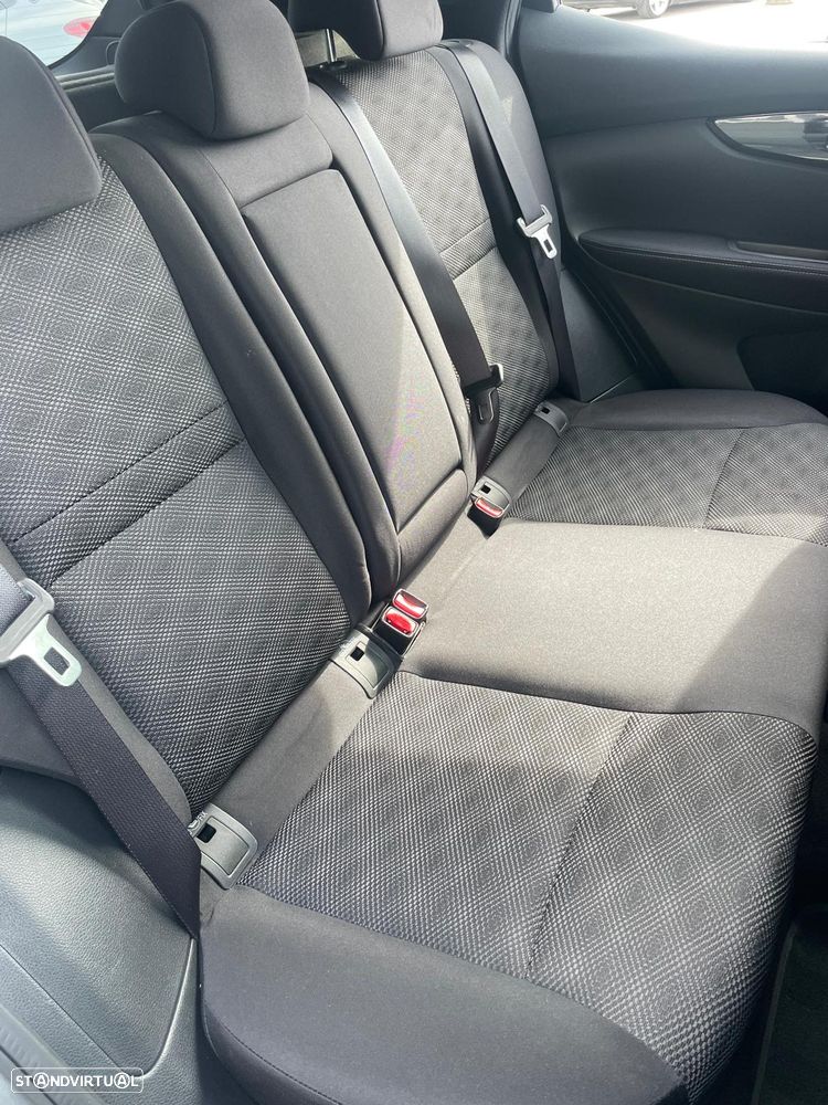 Nissan Qashqai 1.5 dCi N-Connecta 18 - 13