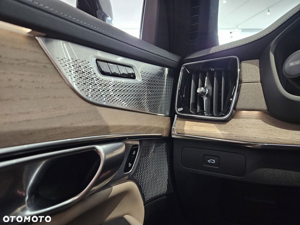 Volvo XC 90 - 23