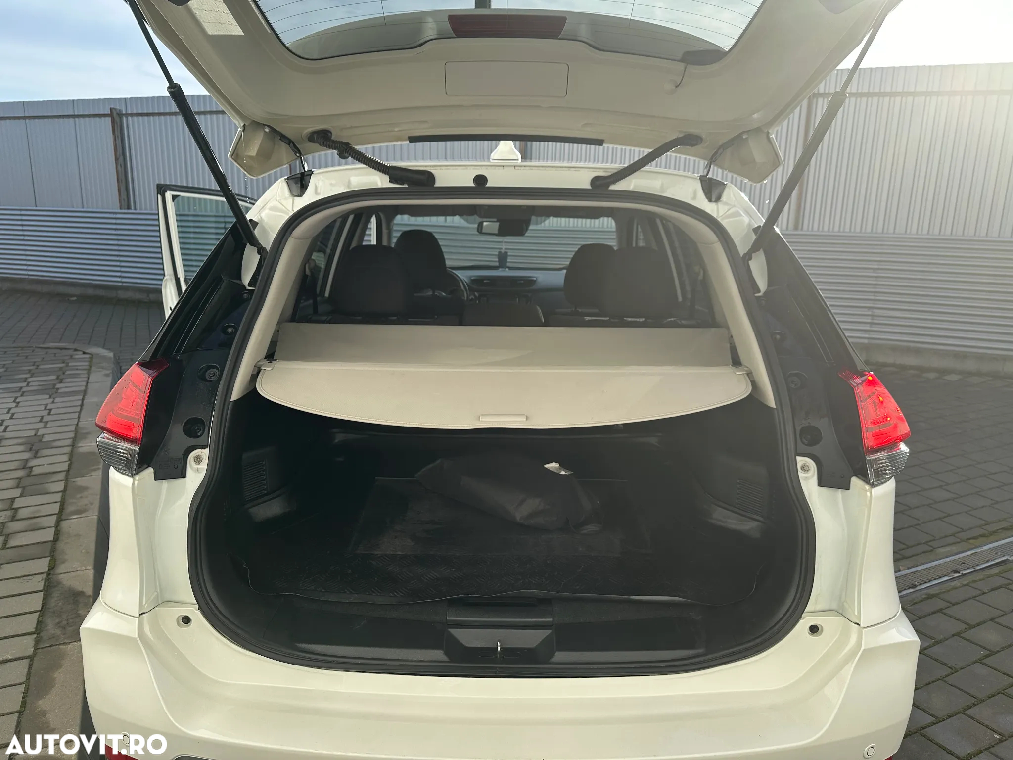 Nissan X-Trail 2.0D XTRONIC Start/Stop 4x4-i Tekna - 17