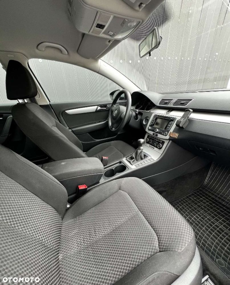Volkswagen Passat - 11