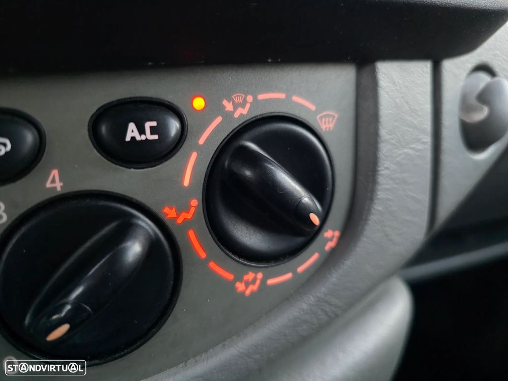 Renault Trafic 1.9 dCi L1H1 1T 100 9L - 20