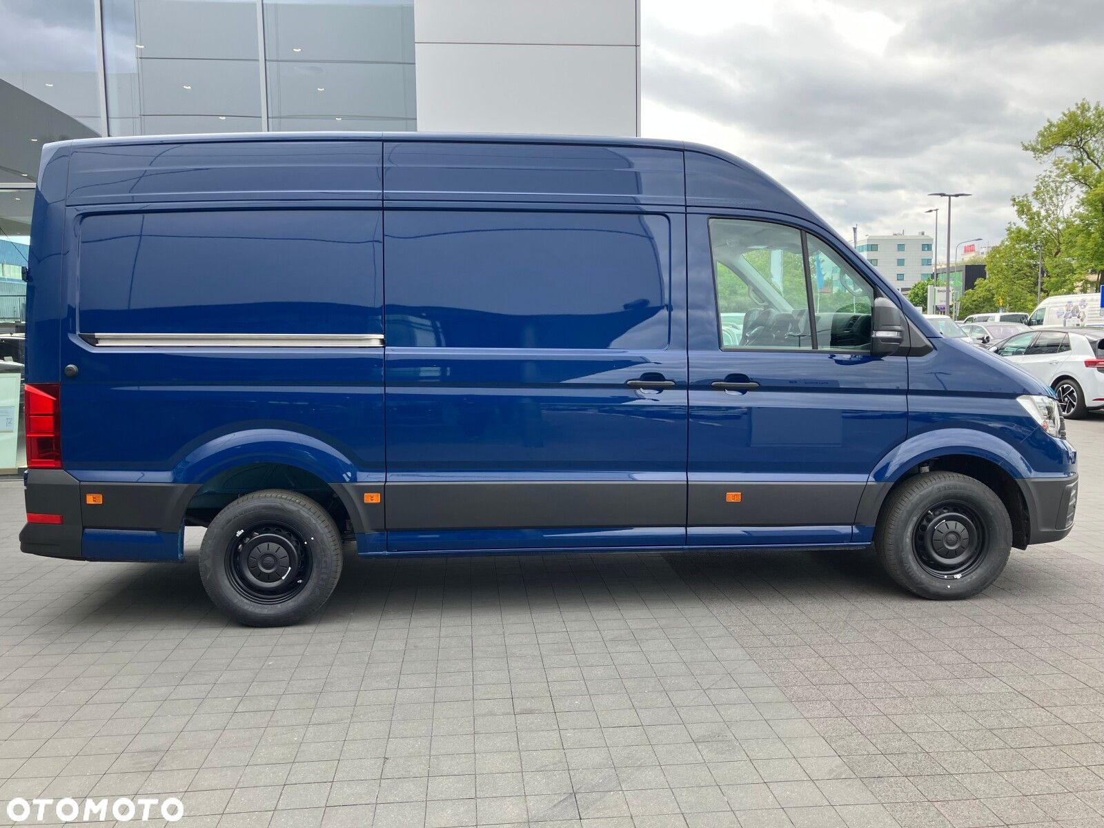 Volkswagen Crafter Crafter 35 Furgon, silnik: 2,0 l  130 kW, skrzynia biegów: napęd 4MOTION, automatyczna 8-biegowa rozstaw osi: 3640 mm - 8