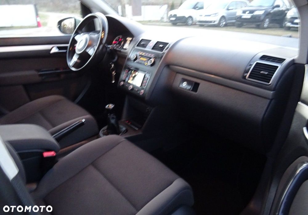 Volkswagen Touran - 14