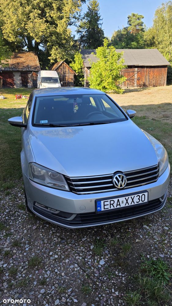 Volkswagen Passat - 1