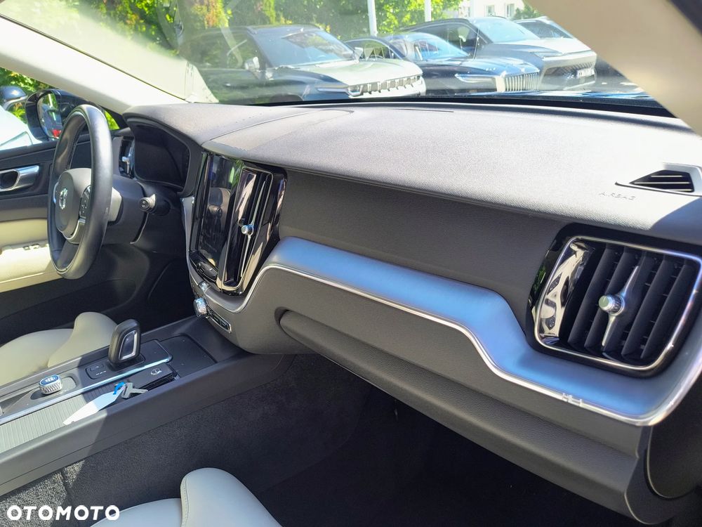 Volvo XC 60 B5 B AWD Momentum - 19