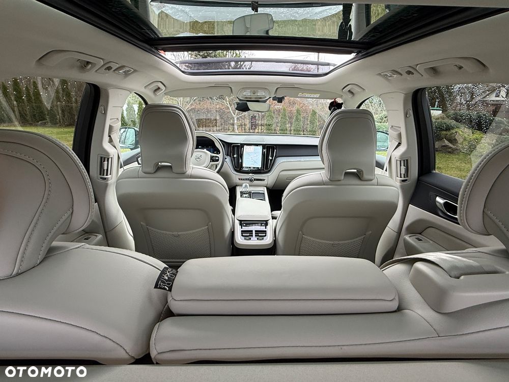 Volvo XC 60 B5 B AWD Ultimate Dark - 12