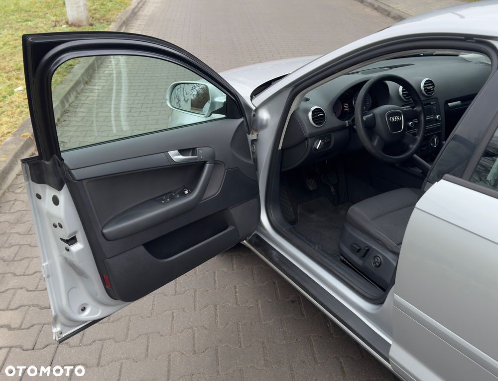 Audi A3 Sportback 1.6 TDI DPF Ambiente - 10