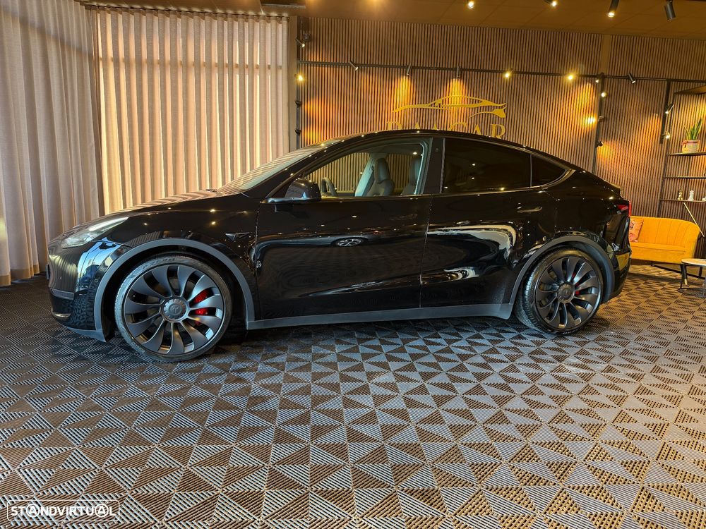 Tesla Model Y Performance Dual Motor AWD - 3