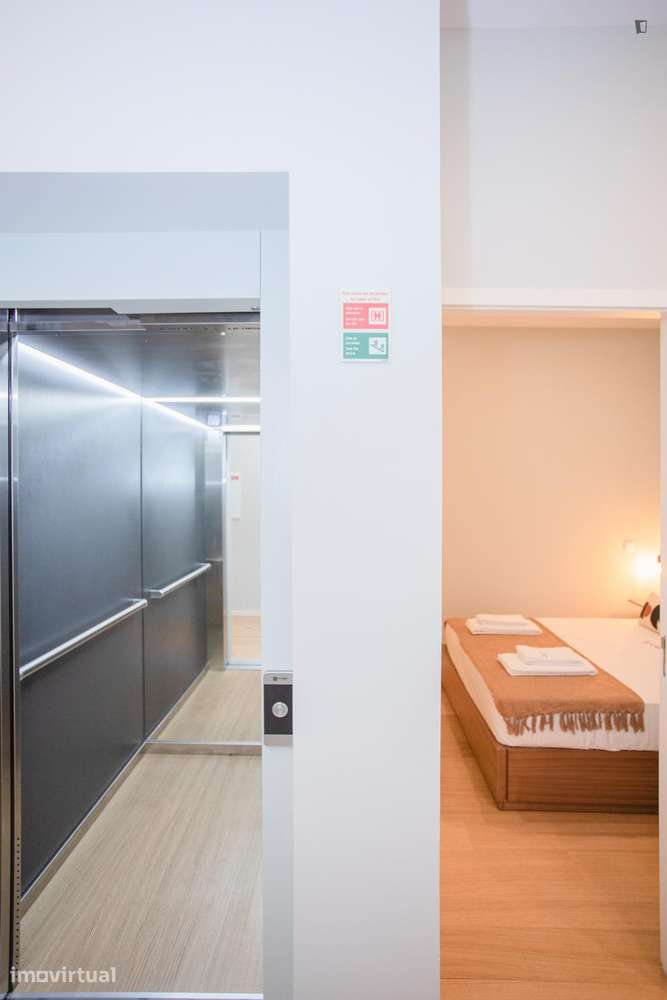 Apartamento com 1 quartos - localizado em Santo Ildefonso Porto - Grande imagem: 2/35