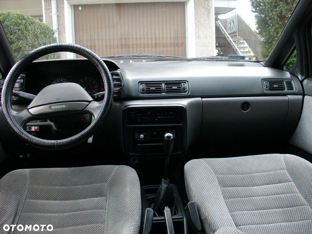 Nissan Prairie 2.0 SLX 5os - 7