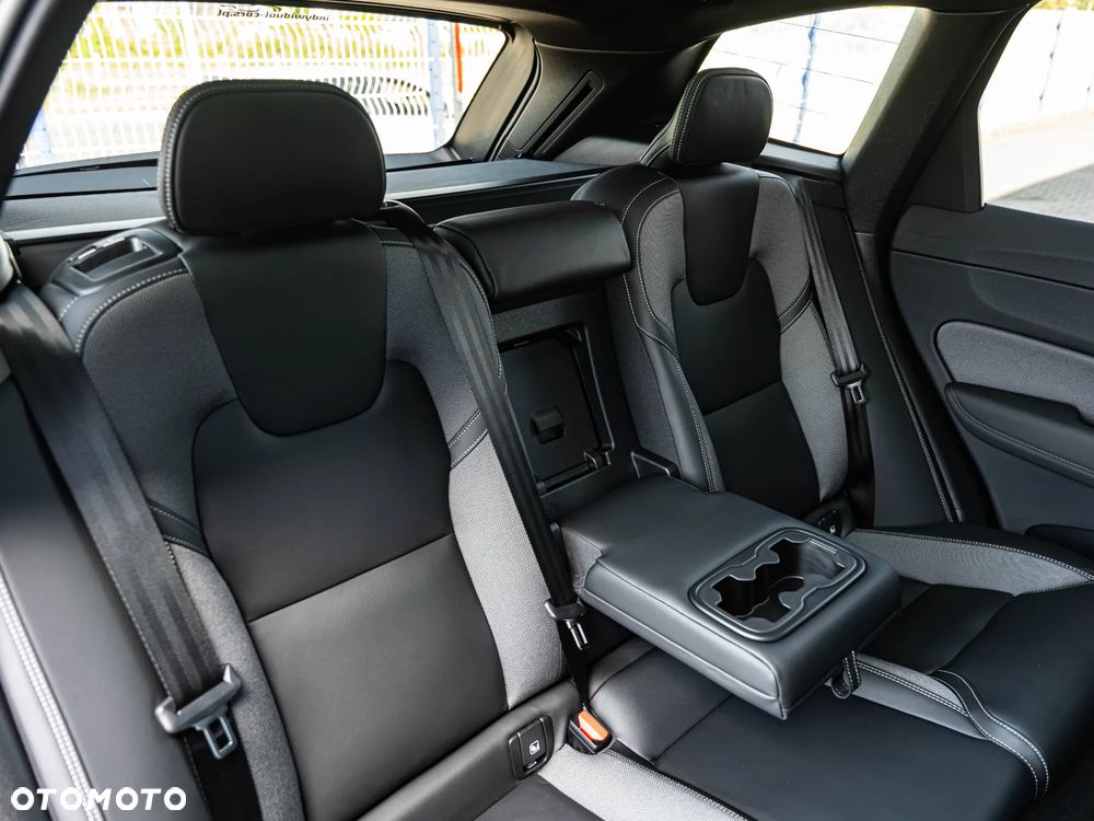 Volvo XC 60 B5 B AWD Plus Dark - 27