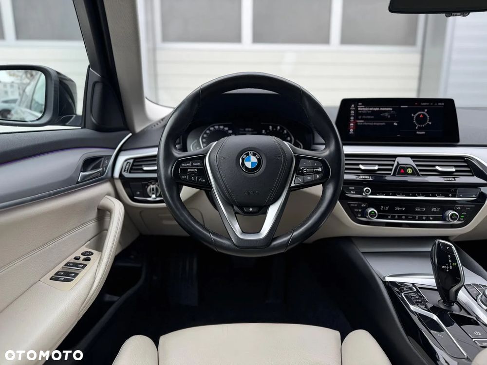 BMW Seria 5 520i - 20