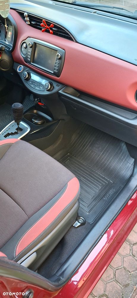 Toyota Yaris Hybrid 100 Selection Passion - 10