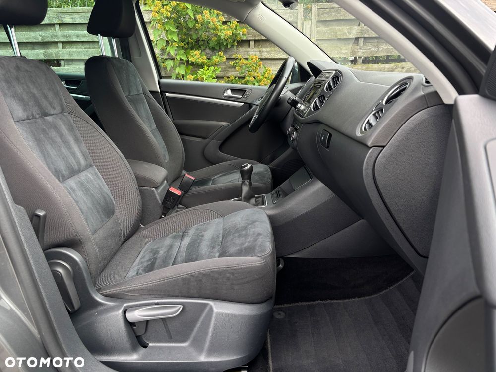 Volkswagen Tiguan 2.0 TDI DPF BlueMotion Technology Lounge Sport & Style - 29