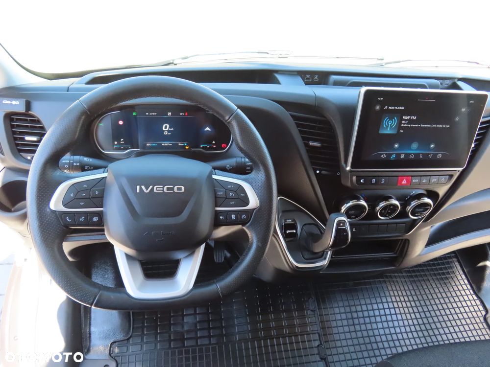 Iveco DAILY 35S18 DOKA Dubel Brygadowy MIXTO 7-Mio Os.+812 Kg Ład. POWER 3.0 HPI 180 KM Hi-Matic Automat L4H2 Rozstaw Osi 4100 mm WZMACNIANY FULL OPCJA Wyposażenia Gwarancja Fabryczna HAK 3500 KG Stan Auta Jak Z Salonu NOWY - 33