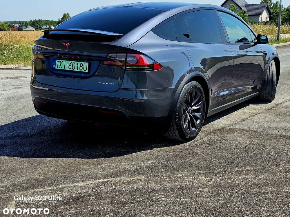 Tesla Model X - 4