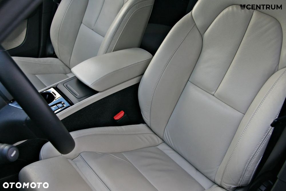 Volvo XC 40 B4 B AWD Inscription - 9