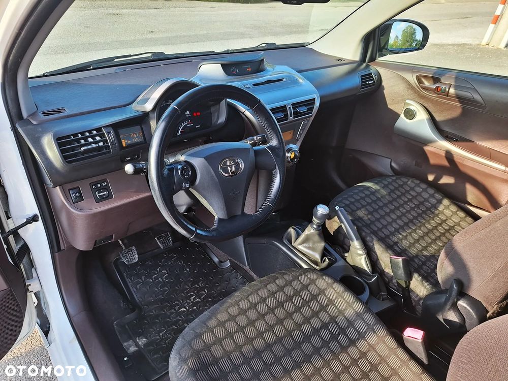 Toyota iQ 1.0 + - 31