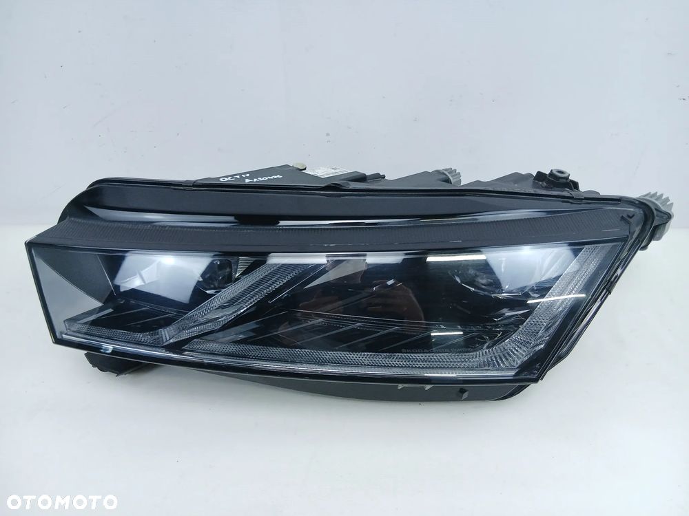 Reflektor przód przedni lewy lampa FULL LED Skoda Octavia IV - 1