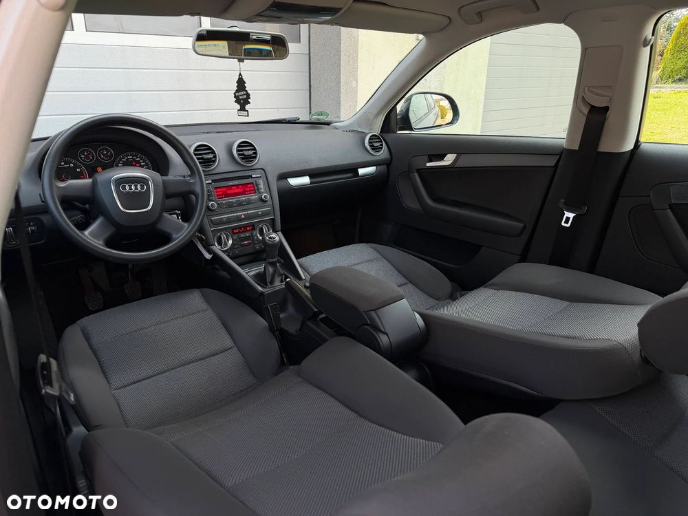 Audi A3 Sportback 1.6 Attraction - 31