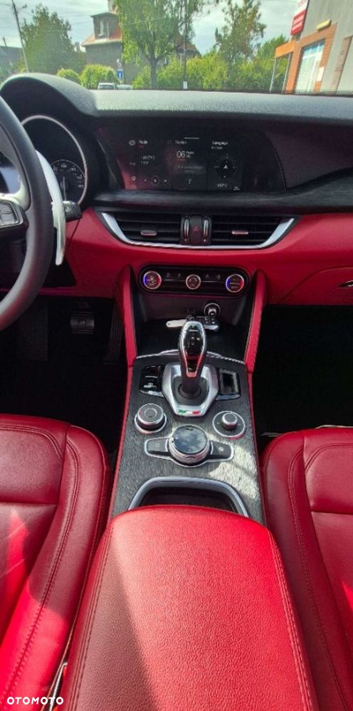 Alfa Romeo Stelvio - 13